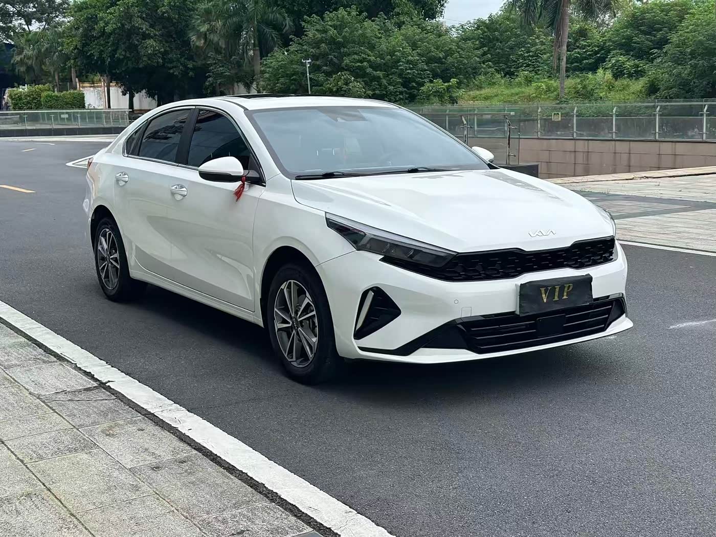 Kia K3 1.5 л 2024 г. Белый, пробег 25000 км