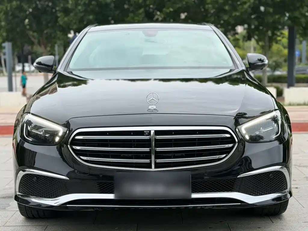 Mercedes-Benz E-Class — миниатюра 9