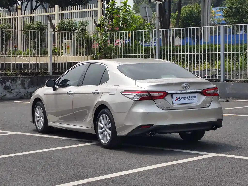 Toyota Camry — миниатюра 2