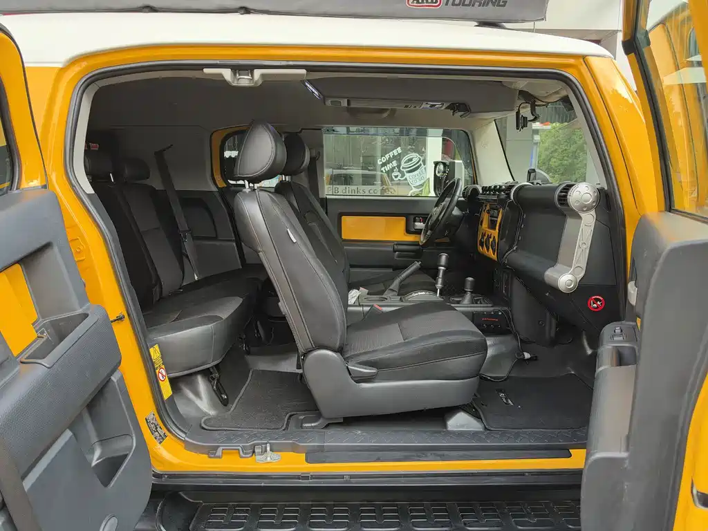 Toyota FJ Cruiser — миниатюра 12