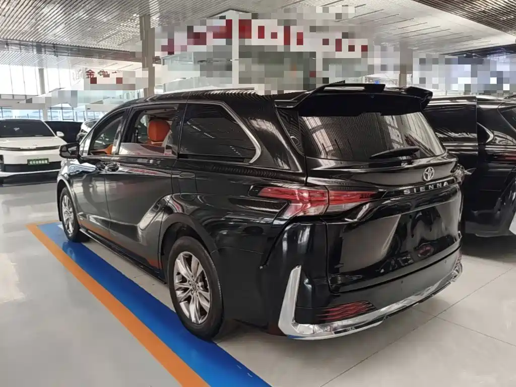 Toyota Sienna — миниатюра 5