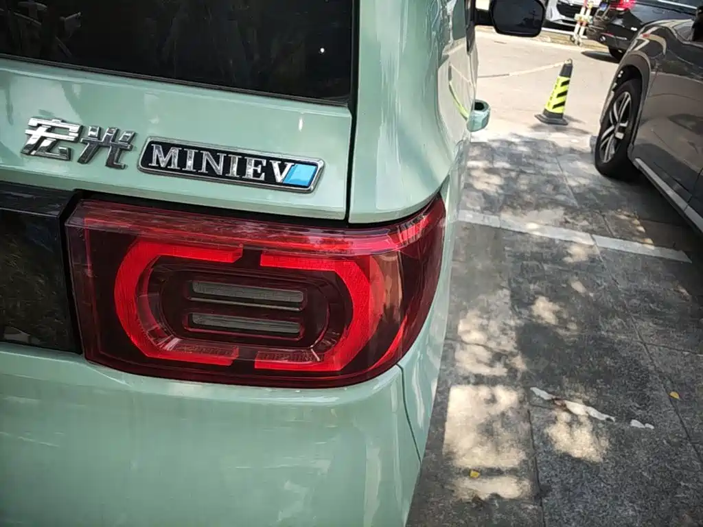 Wuling MINIEV — миниатюра 8