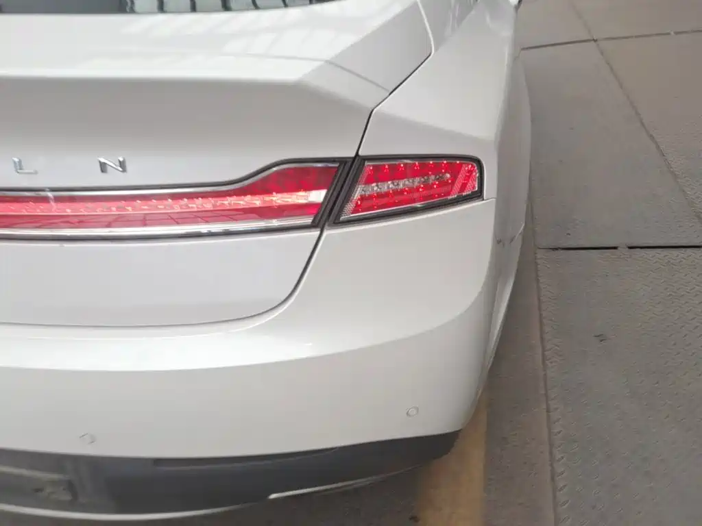 Lincoln MKZ — миниатюра 8