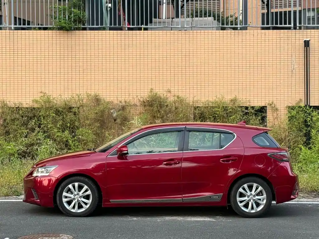 Lexus CT — миниатюра 8