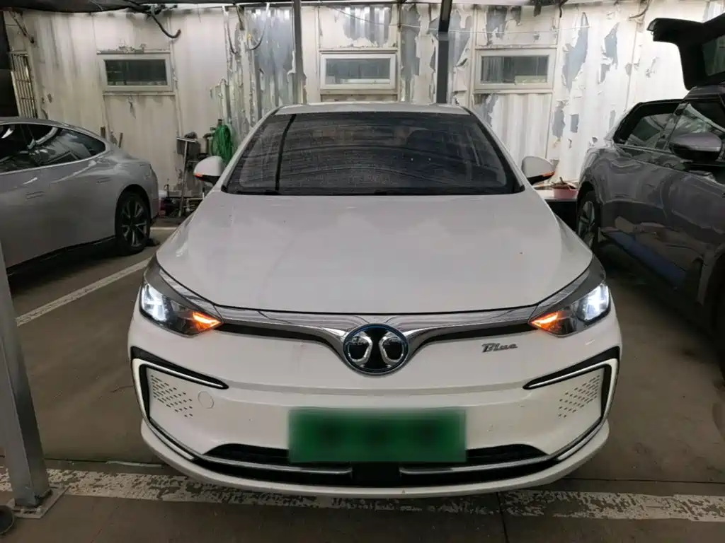 BAIC EU5 — миниатюра 3