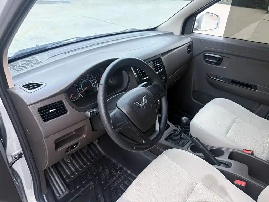 Wuling Rongguang V — миниатюра 6