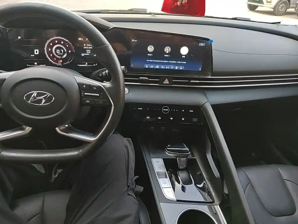 Hyundai Elantra — миниатюра 10