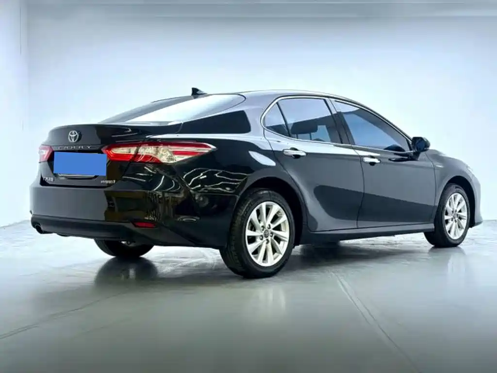 Toyota Camry — миниатюра 4