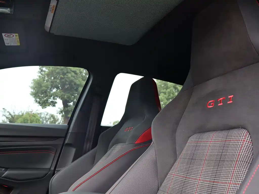 Volkswagen Golf GTI — миниатюра 10