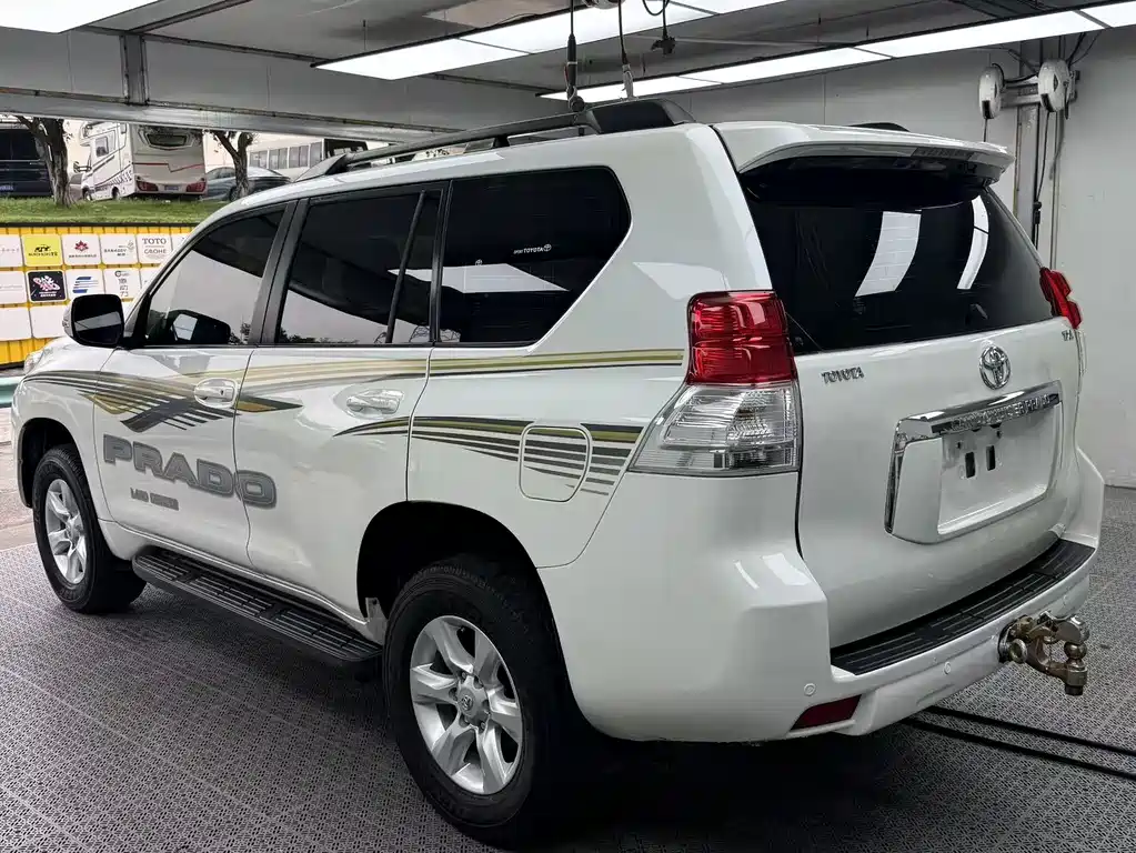 Toyota Land Cruiser Prado 2010 2.7L AT Luxury