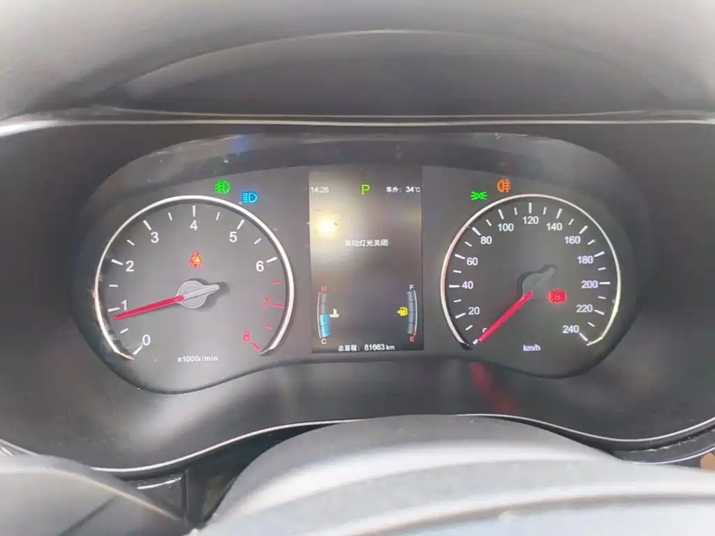 BYD MAX — миниатюра 12