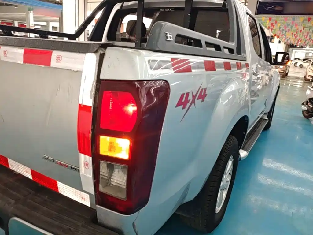 Isuzu D-MAX — миниатюра 8