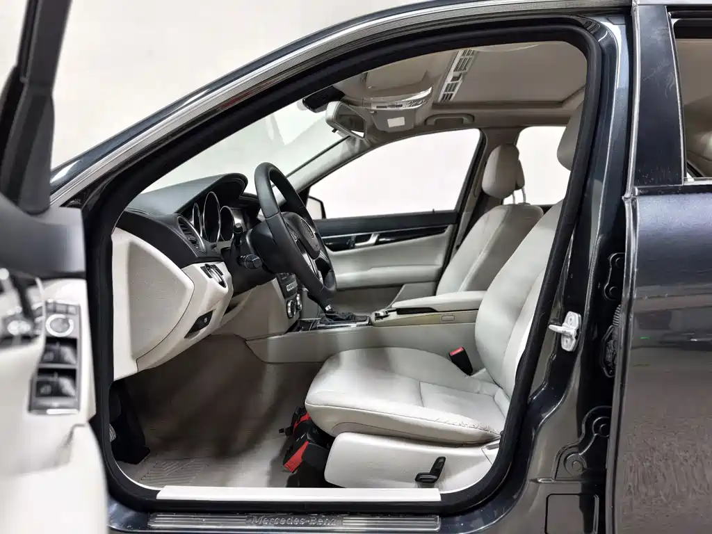 Mercedes-Benz C-Class — миниатюра 5
