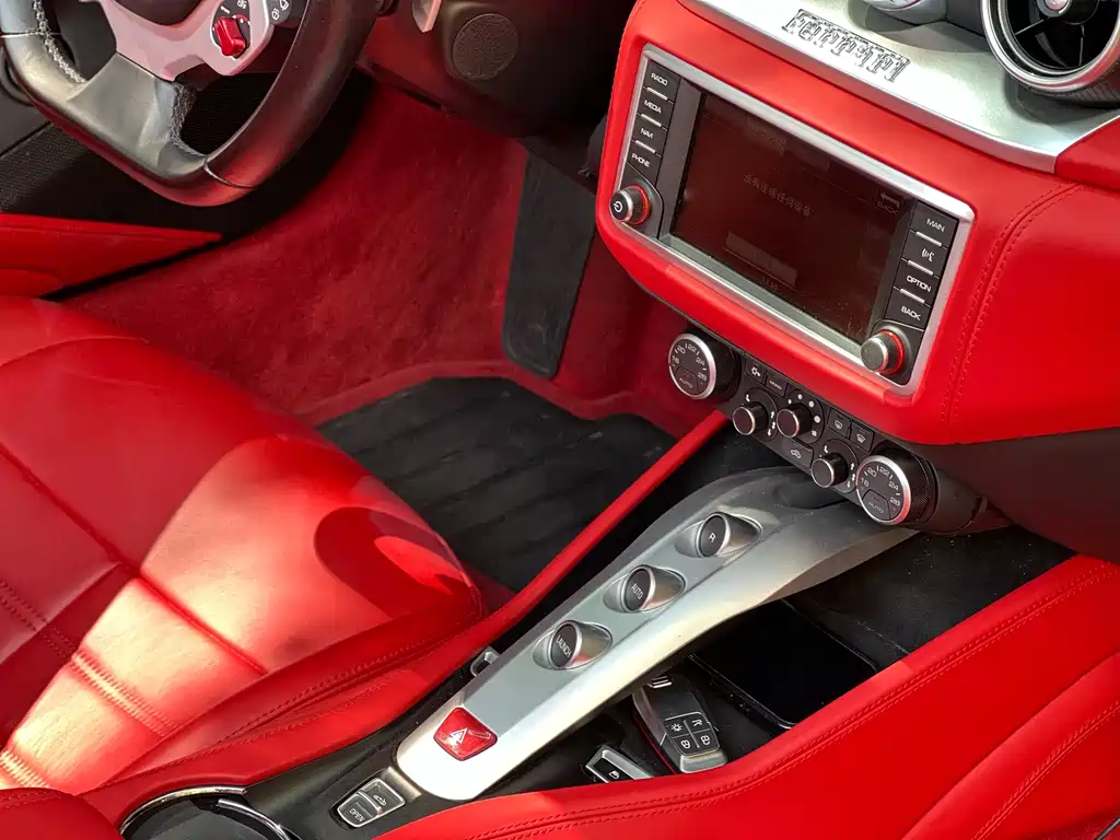 FERRARI CALIFORNIA T