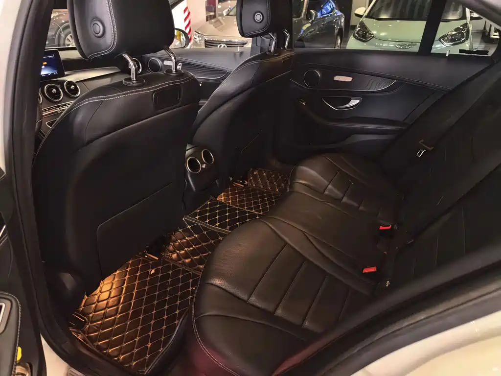 Mercedes-Benz C-Class — миниатюра 6