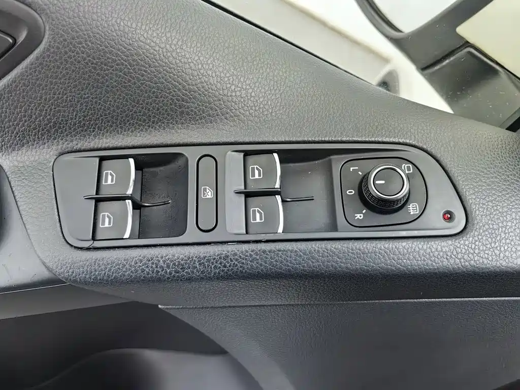 Volkswagen Tiguan — миниатюра 9