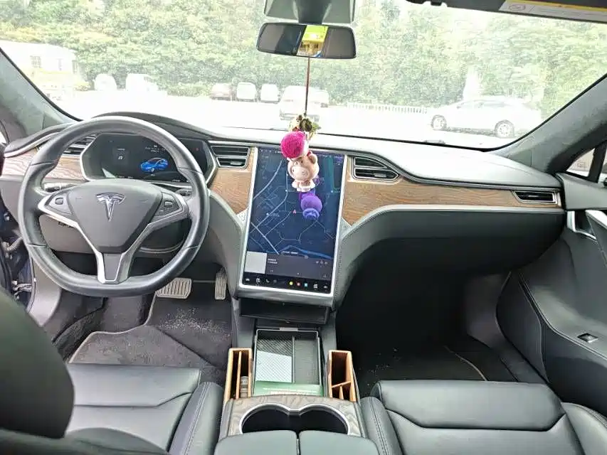 Tesla Model S — миниатюра 7