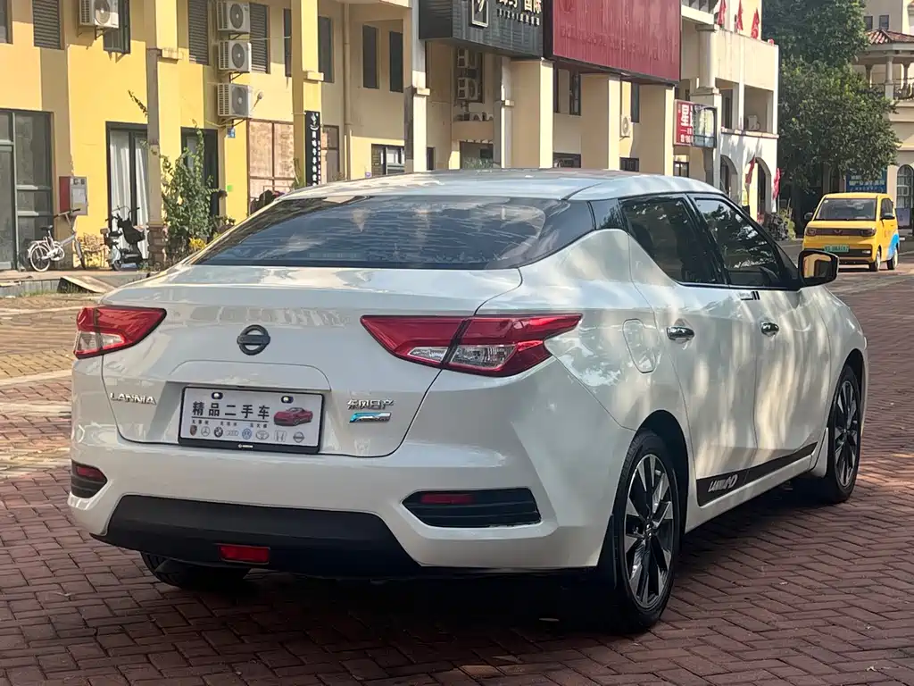 Nissan Bluebird — миниатюра 9