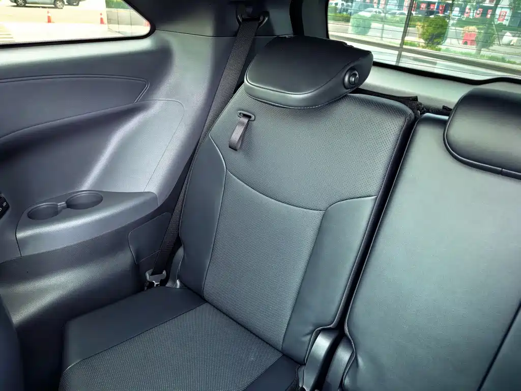 Toyota Granvia — миниатюра 21