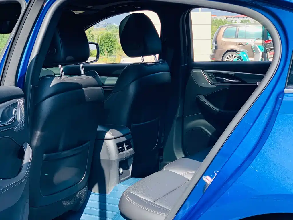 Cadillac CT5 — миниатюра 12