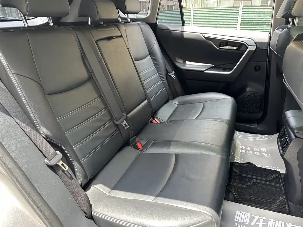 Toyota RAV4 2023 2.0L CVT Plus