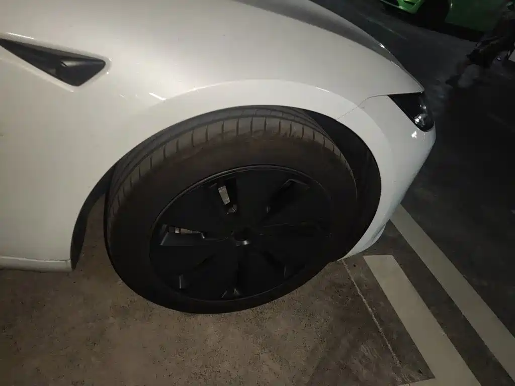 Tesla Model 3 — миниатюра 8