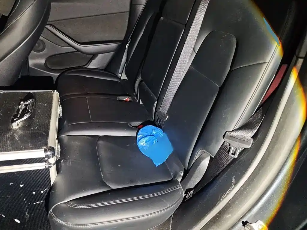 Tesla Model Y — миниатюра 15