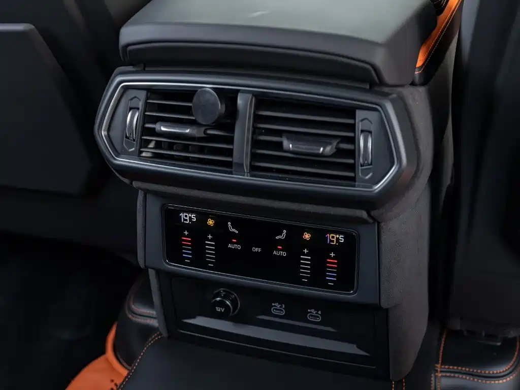 Lamborghini Urus SE — миниатюра 24