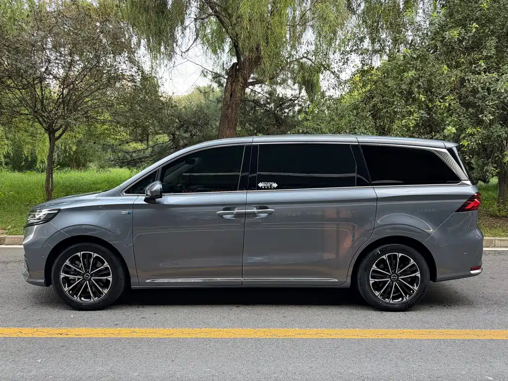 Roewe iMAX8 — миниатюра 3