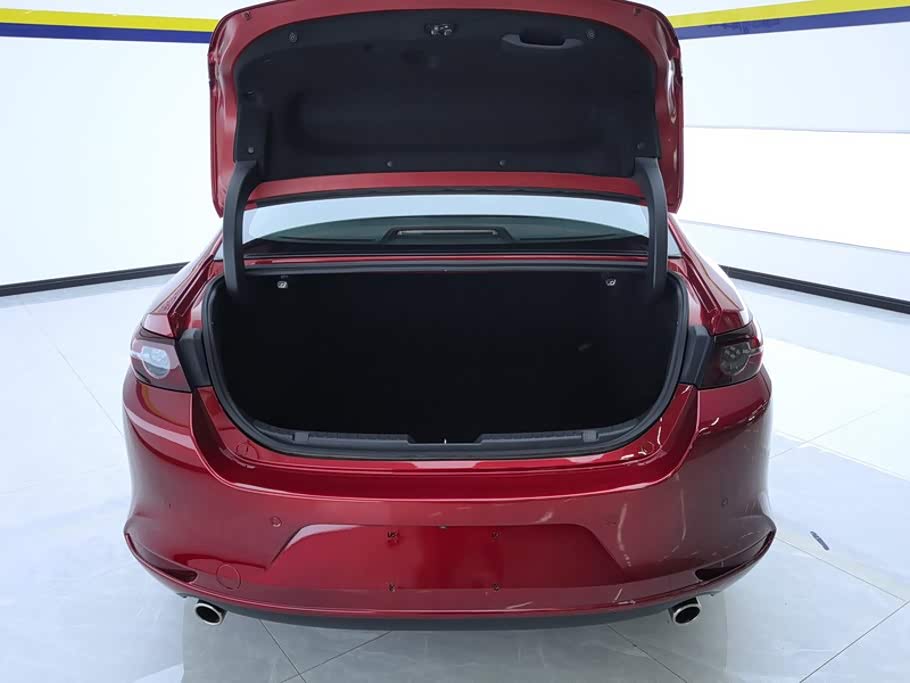 Mazda Mazda3 Axela 2.0 л 2022 г. красный/фиолетовый, пробег 34100 км