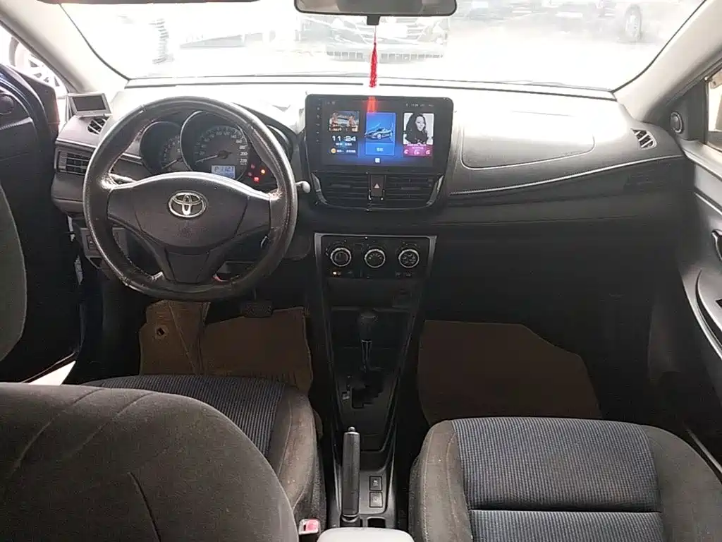 Toyota Yaris L — миниатюра 10