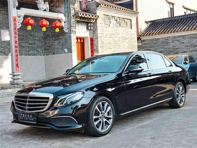 MERCEDES-BENZ E CLASS