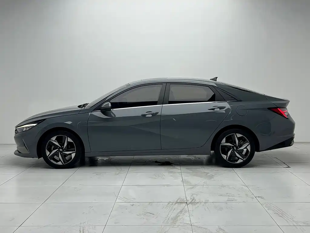 Hyundai Elantra — миниатюра 22