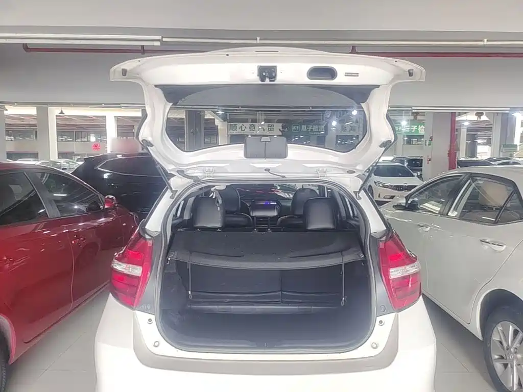 Toyota Yaris L — миниатюра 19