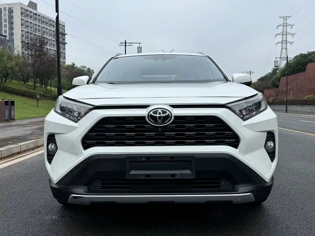 Toyota RAV4 — миниатюра 2