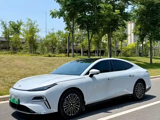 2025 Geely Galaxy Xingyao 8