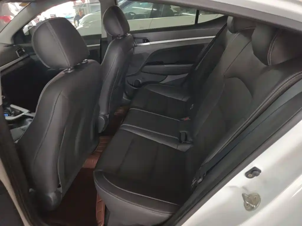 Hyundai Elantra — миниатюра 17