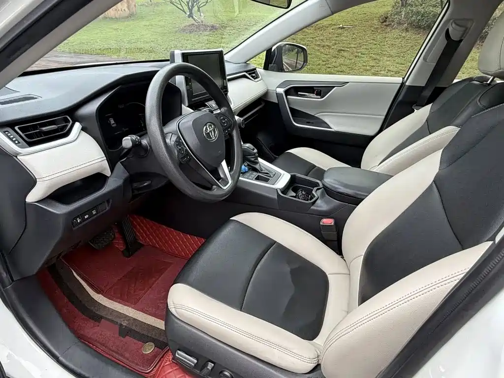 Toyota RAV4 — миниатюра 7