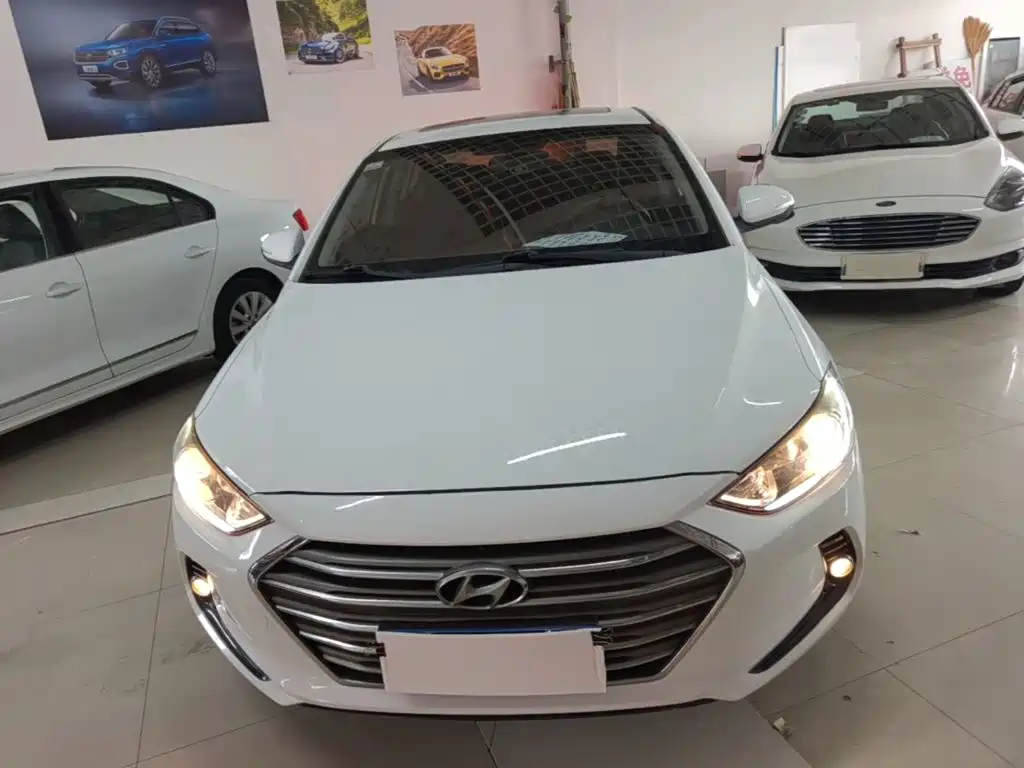 Hyundai Elantra — миниатюра 3