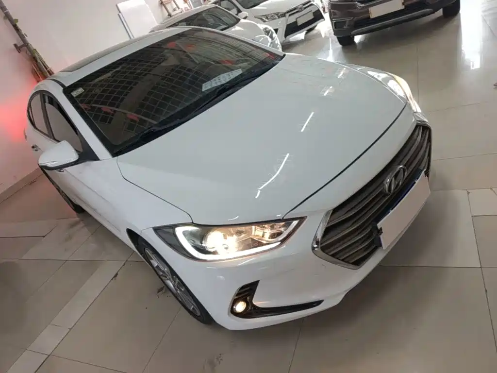 Hyundai Elantra — миниатюра 4