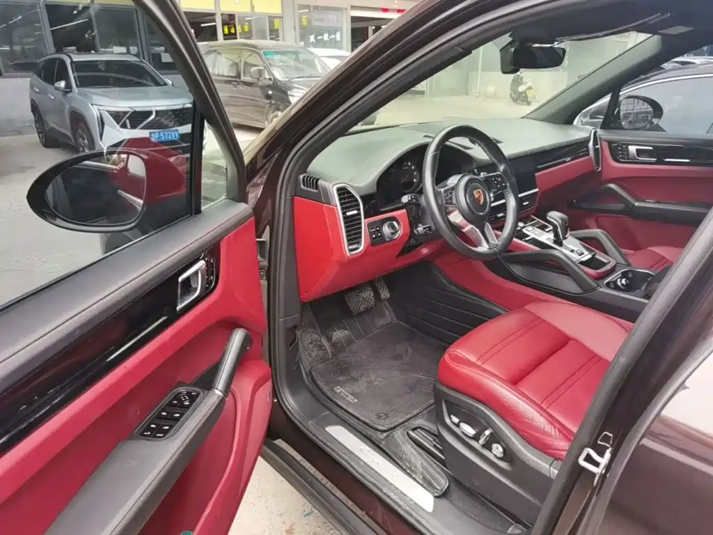 Porsche Cayenne — миниатюра 16