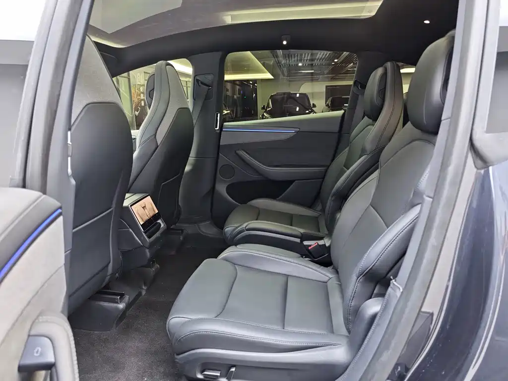 Tesla Model Y L — миниатюра 6