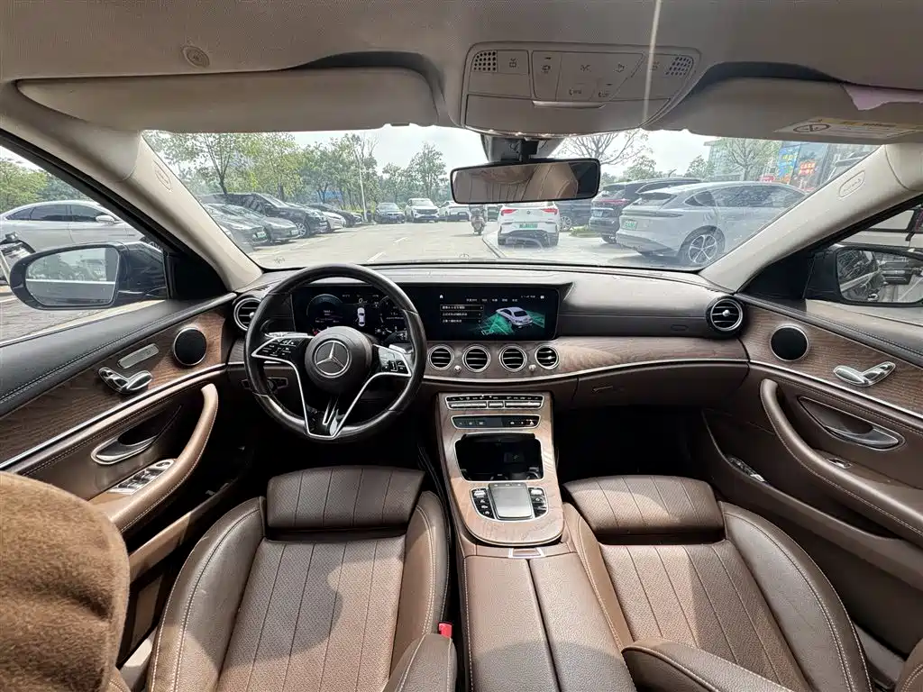 Mercedes-Benz E-Class — миниатюра 6