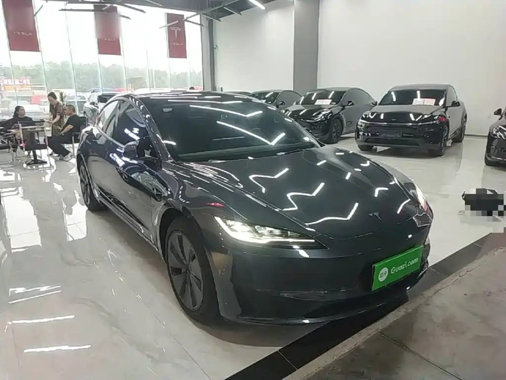 Tesla Model 3 — миниатюра 4