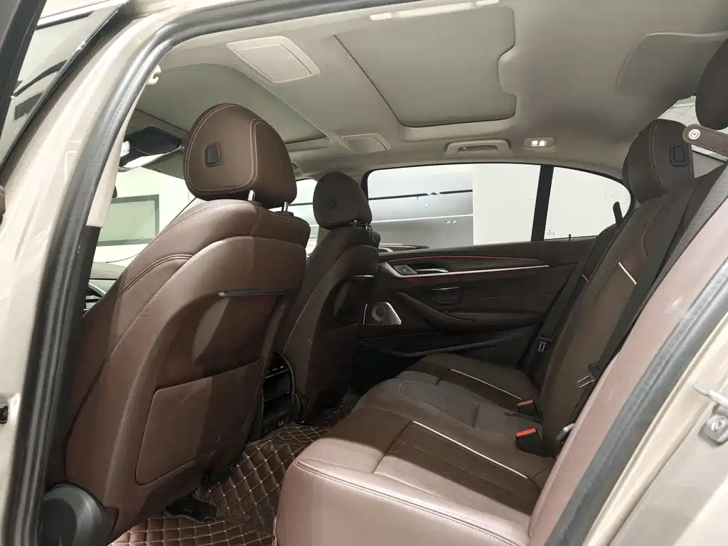 BMW 5 Series New Energy — миниатюра 4