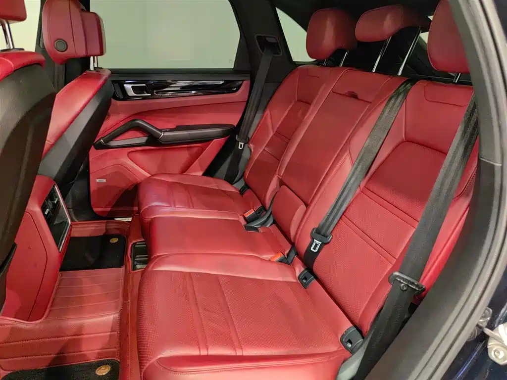 Porsche Cayenne — миниатюра 12