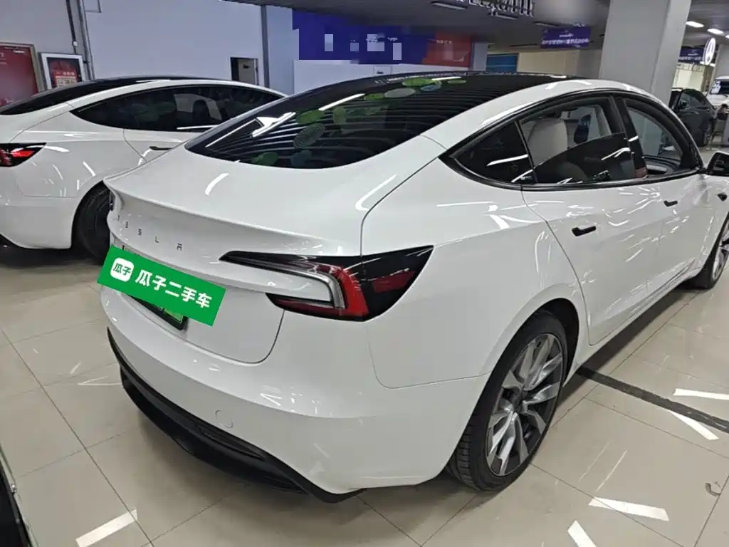 Tesla Model 3 — миниатюра 7