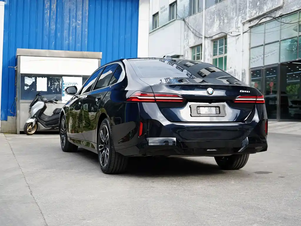 BMW 5 Series — миниатюра 7