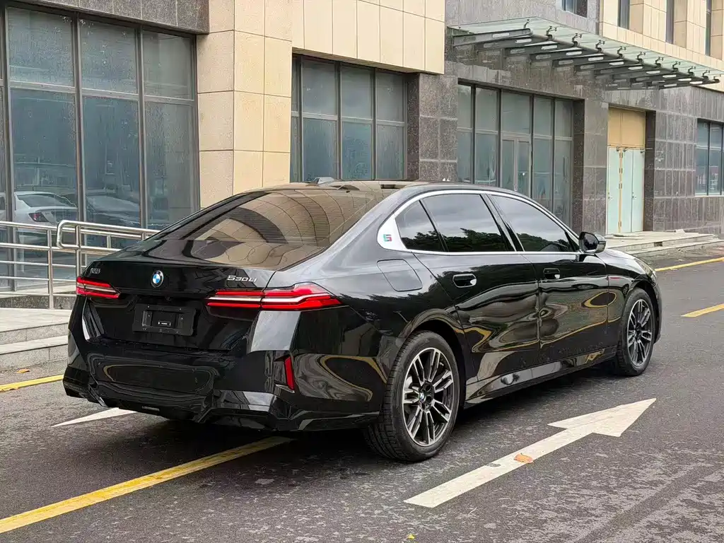 BMW 5 Series — миниатюра 4