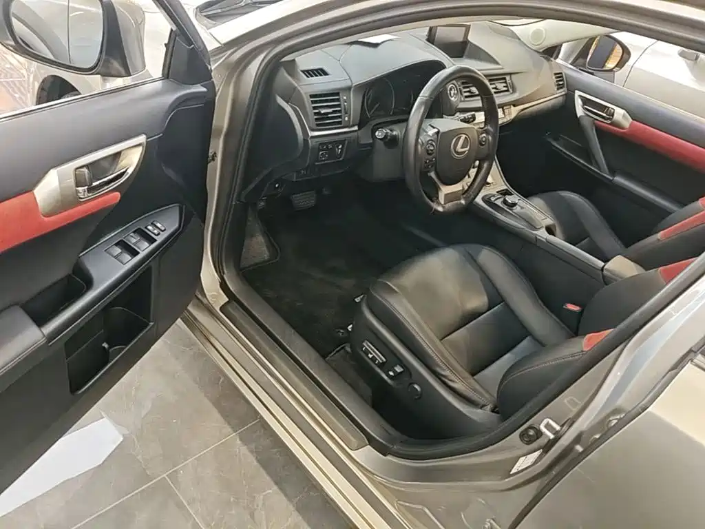 Lexus CT — миниатюра 21